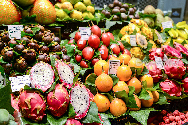 西班牙巴塞罗那，La Boqueria市场的新鲜水果